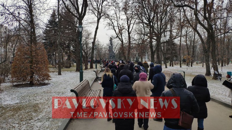 Харків прощається з Кернесом: величезні черги та море квітів (фото)