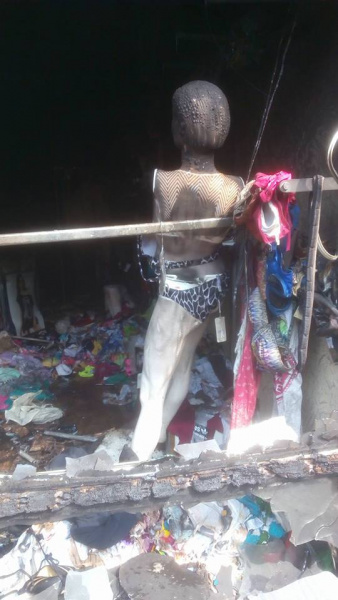 "Забросали бутылками с горючим": в Киеве сгорели дотла торговые ряды (фото)