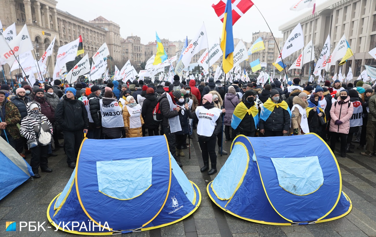 ФОПи встановили намети на Майдані після жорстокої бійки з поліцією (багато фото)