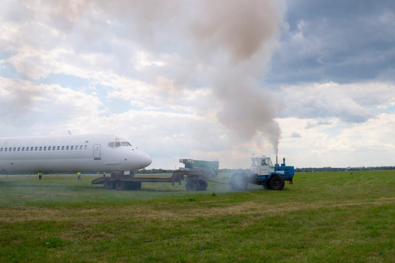 Самолет авиакомпании Bravo, который выкатился за взлетную полосу, утилизируют