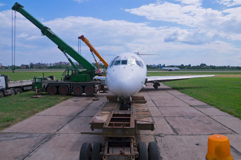 Самолет авиакомпании Bravo, который выкатился за взлетную полосу, утилизируют