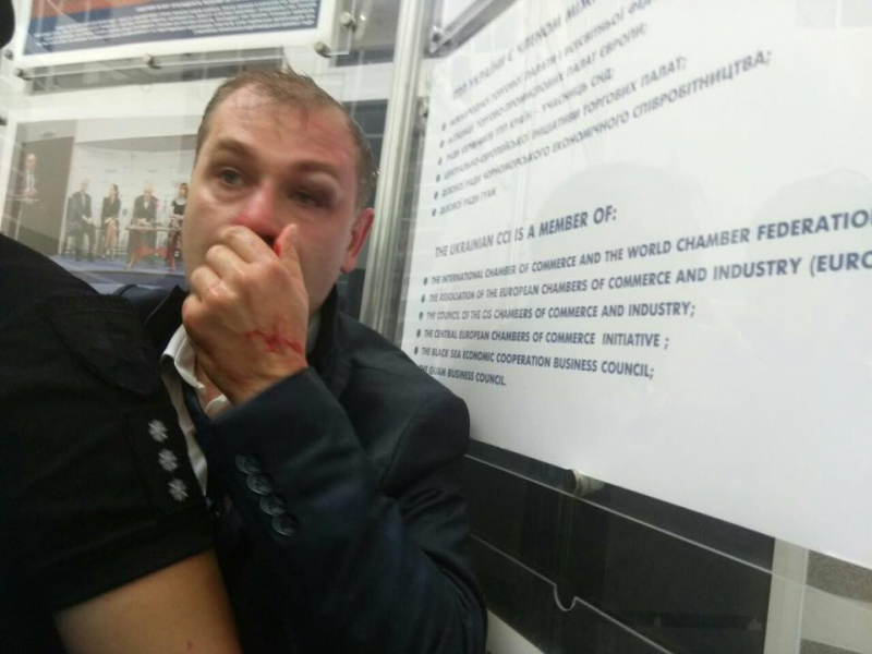 В Києві націоналісти побили політика
