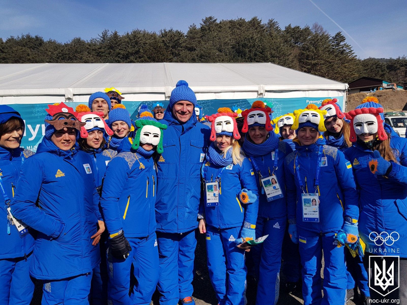 В Олімпійському селищі Пхьончхану підняли прапор України