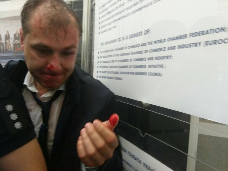 В Києві націоналісти побили політика