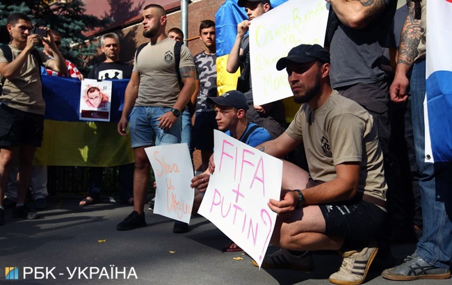 Под посольством Хорватии в Киеве прошла акция поддержки хорватских футболистов