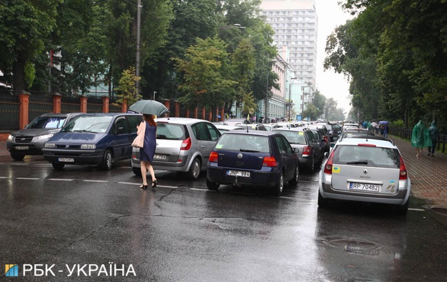 Центр Киева перекрыли владельцы авто с иностранной регистрацией