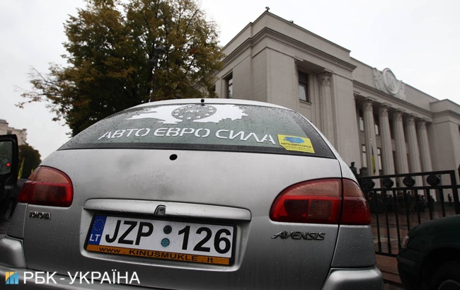 Центр Киева перекрыли владельцы авто с иностранной регистрацией