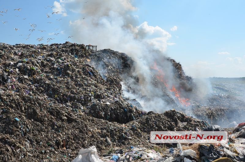 В Николаеве горит главная городская свалка