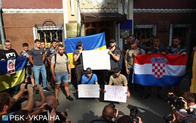 Под посольством Хорватии в Киеве прошла акция поддержки хорватских футболистов