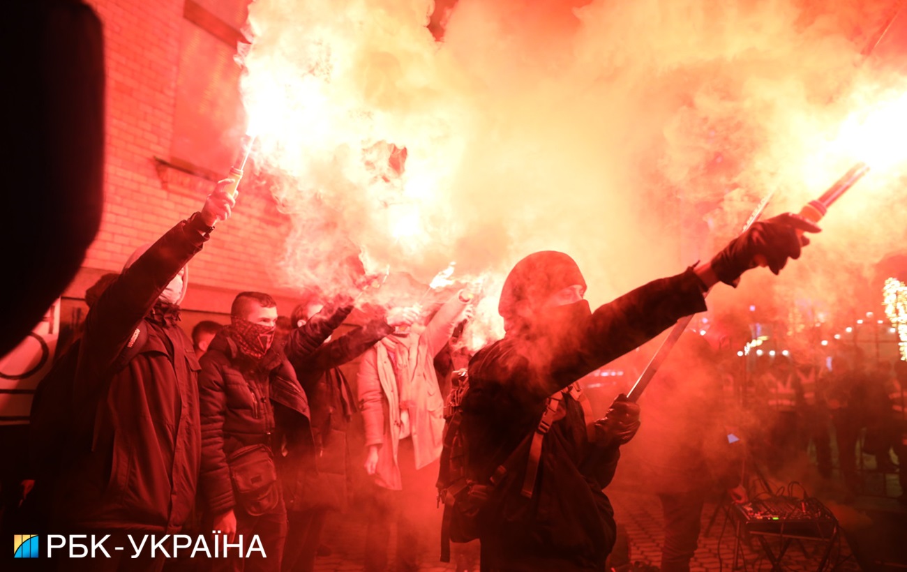 В центре Киева &quot;огненный&quot; митинг: что происходит