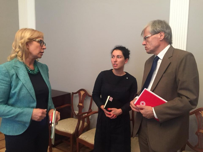 Денисова дорікає Червоний хрест через байдужість до українських політв'язнів