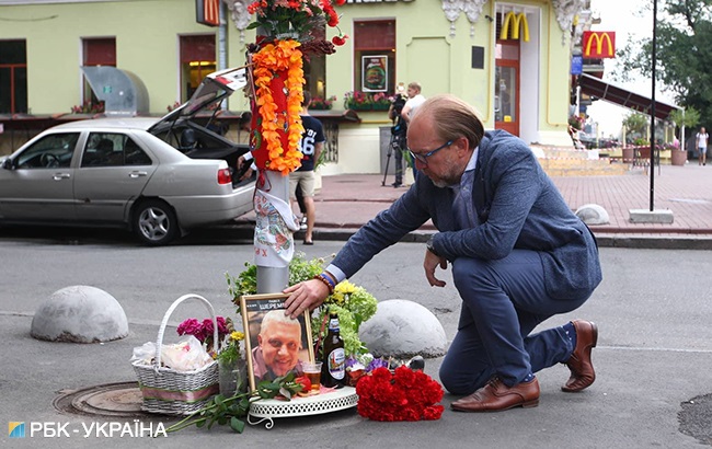 У центрі Києва проходить акція пам'яті Павла Шеремета