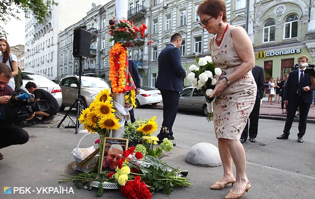 У центрі Києва проходить акція пам'яті Павла Шеремета