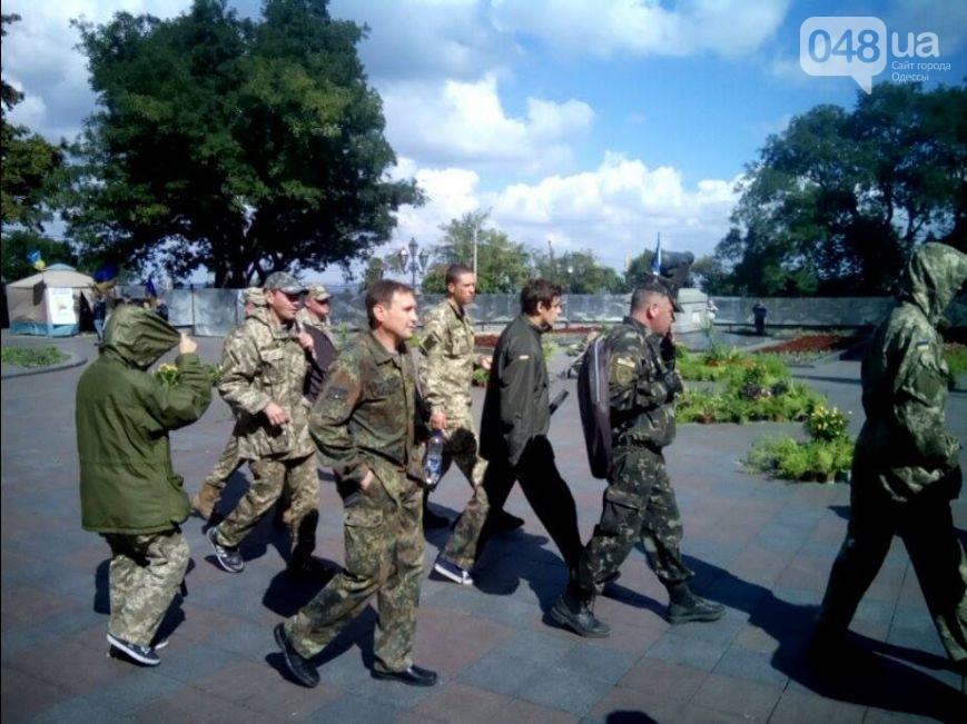 В Одессе возле мэрии произошла потасовка активистов с охраной здания