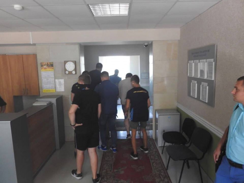 В здании Херсонской прокуратуры активисты подожгли петарды