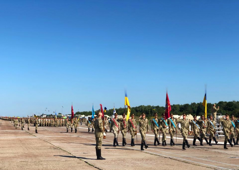 У параді до Дня незалежності у Києві візьмуть участь 4,5 тис. військових, - Полторак