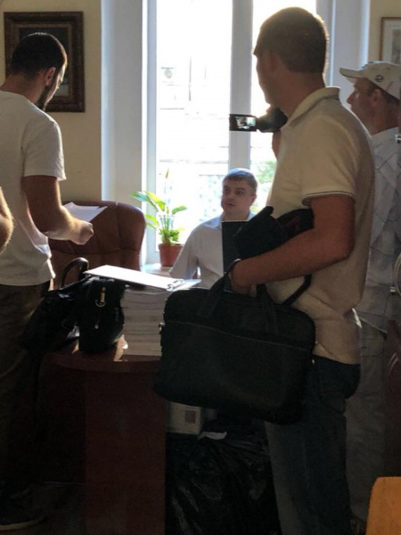 Старшего следователя ГПУ задержали на взятке в 50 тыс. долларов