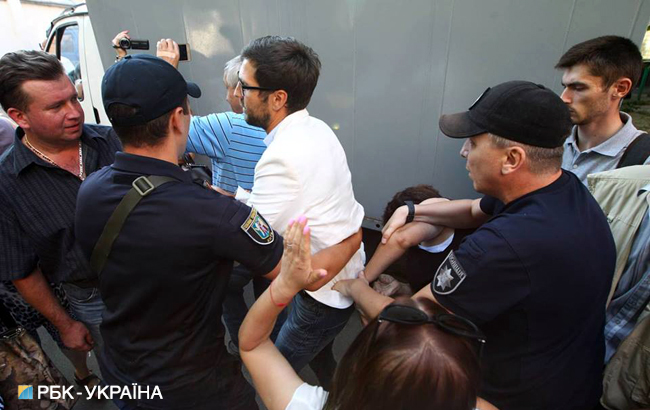 Возле Лукьяновского СИЗО произошла потасовка с участием спикера замглавы Минюста