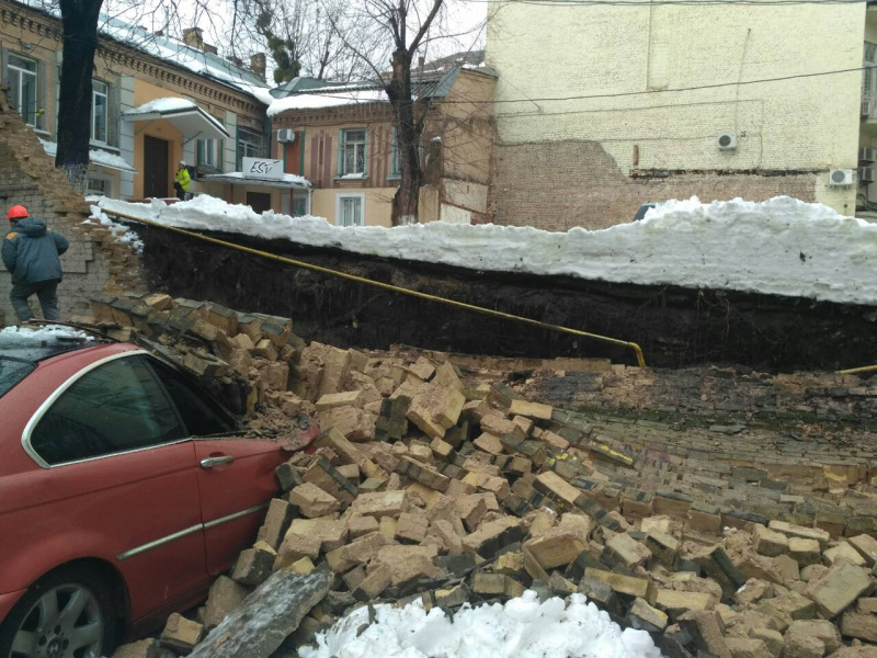 Через обвал цегляної стіни в Києві без газу залишилось 4 житлові будинки