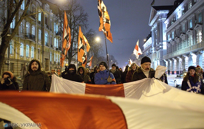 В Киеве прошел марш в честь погибшего на Майдане Жизневского (фоторепортаж)