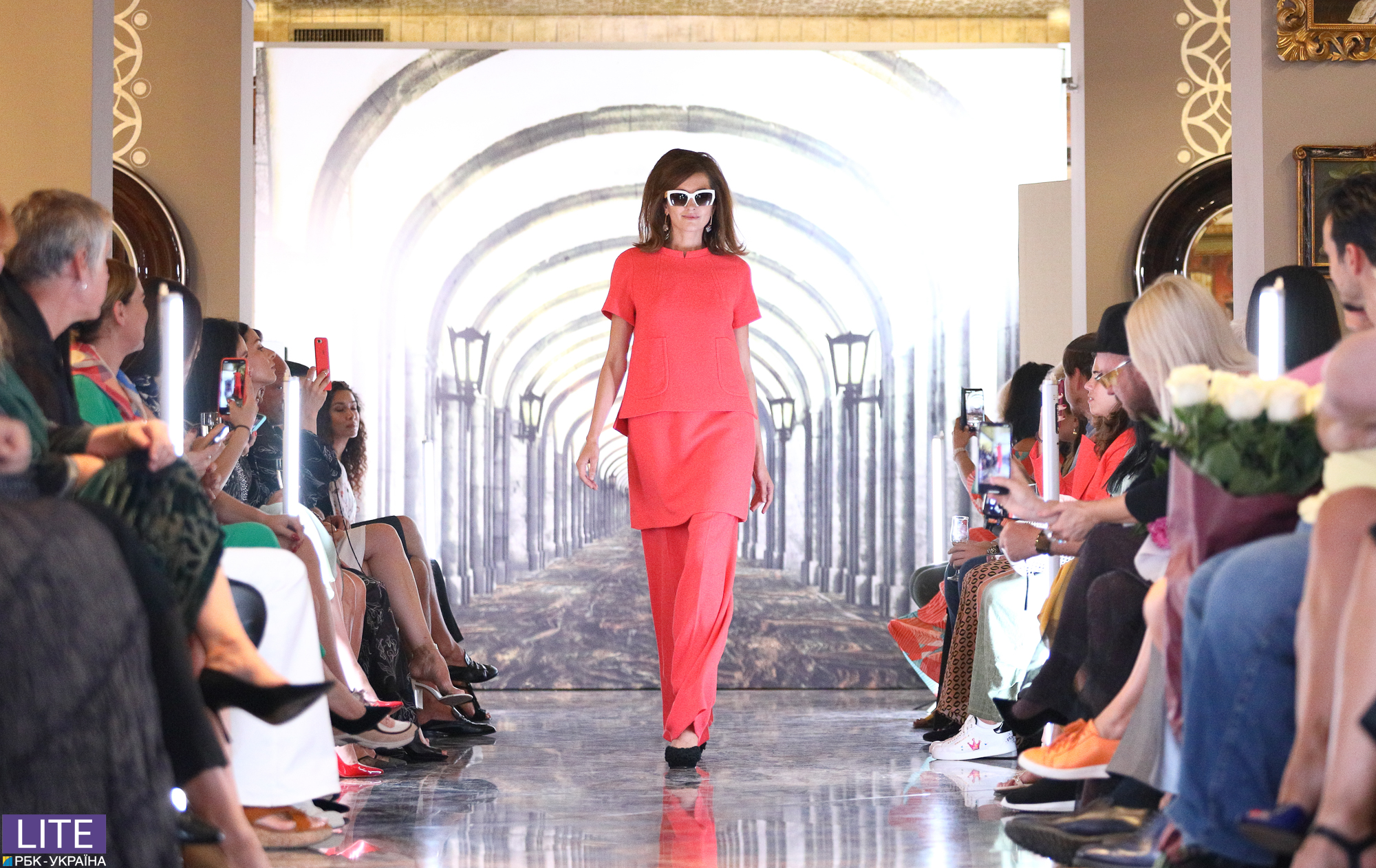 Катрин Денев и золотая классика: Виктория Гресь представила новую коллекцию осень-зима 2019/20