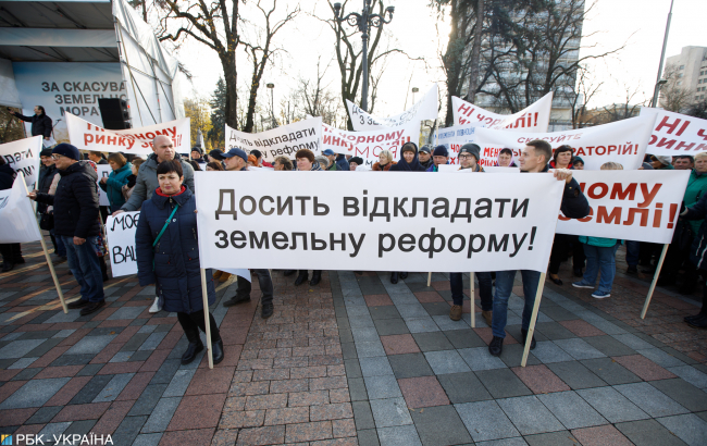 Спустилися на землю: як &quot;Слуга народу&quot; Зеленського шукає голоси за земельну реформу