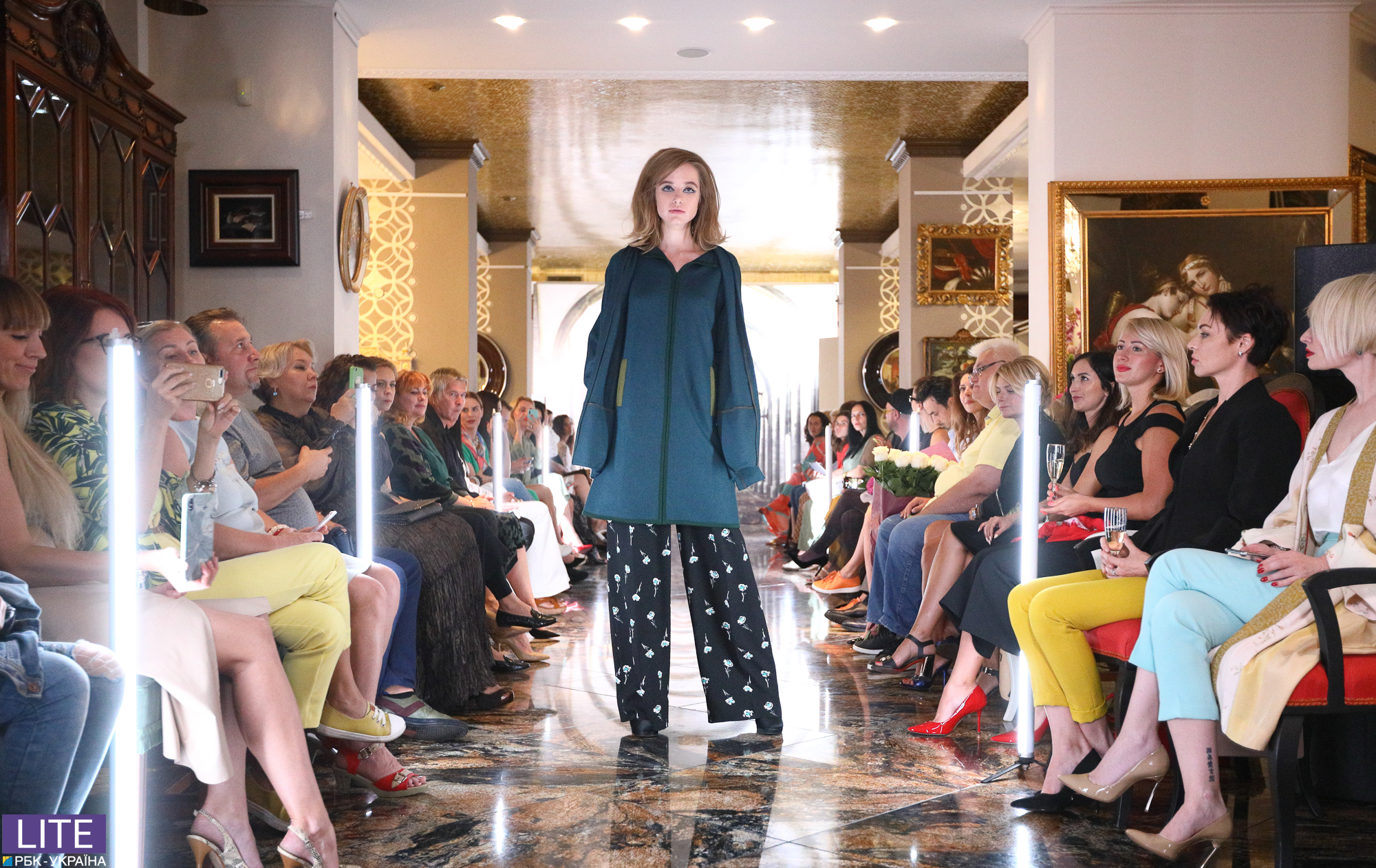 Катрин Денев и золотая классика: Виктория Гресь представила новую коллекцию осень-зима 2019/20