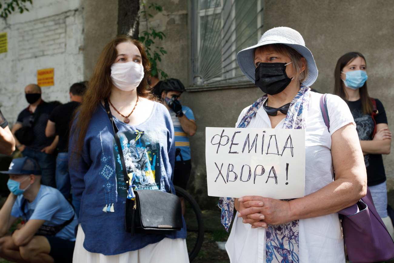 украинки беженцы. политический скандал. украинские скандалы. украинские скандалы. фото депутатов верховной рады украины.