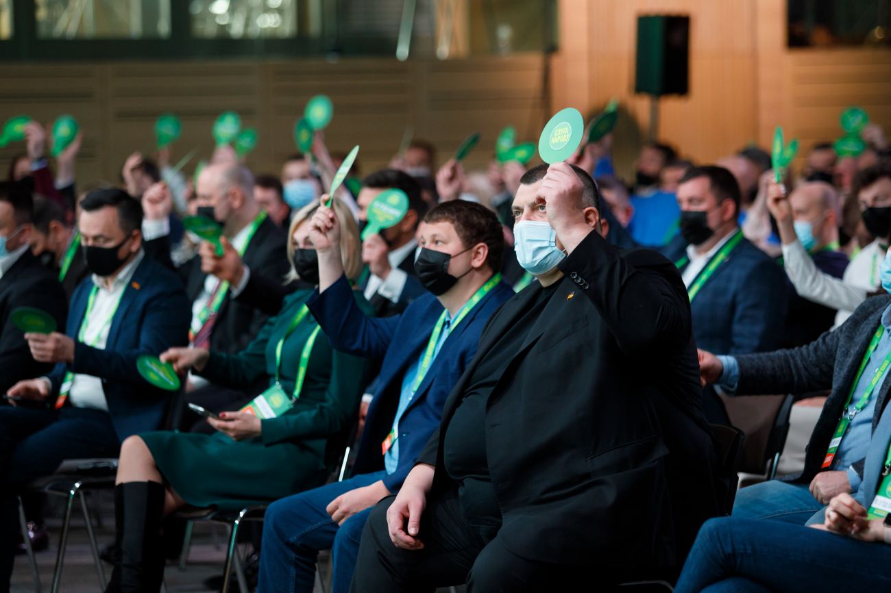 Крок вправо. Як команда президента Зеленського шукає свою ідеологію