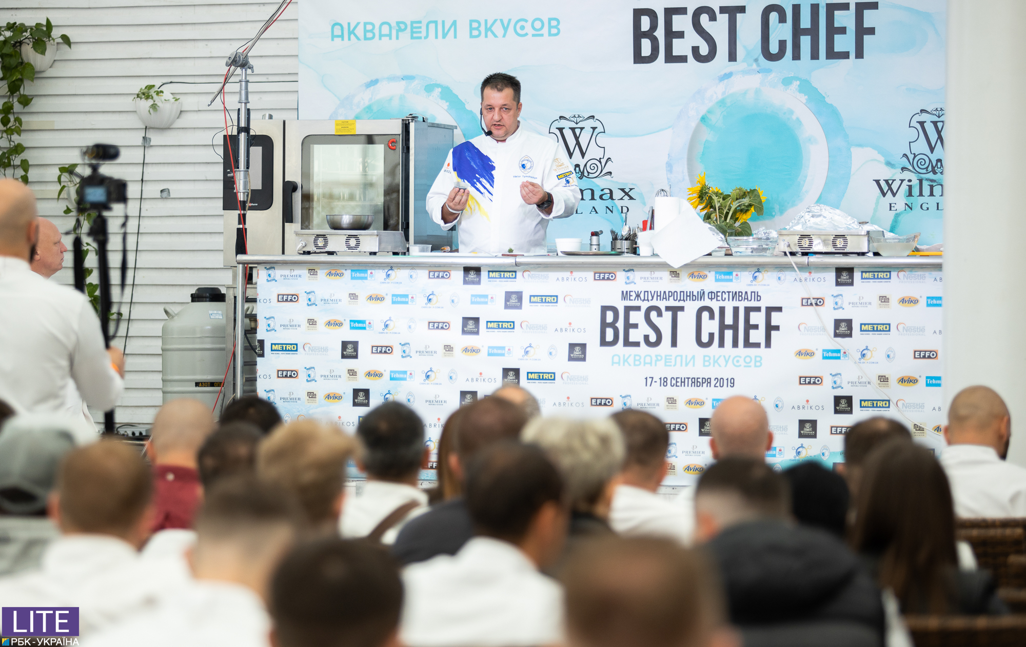 Карпаччо з соняшника і десерт з насіння: відомий шеф-кухар показав різноманітність української кухні