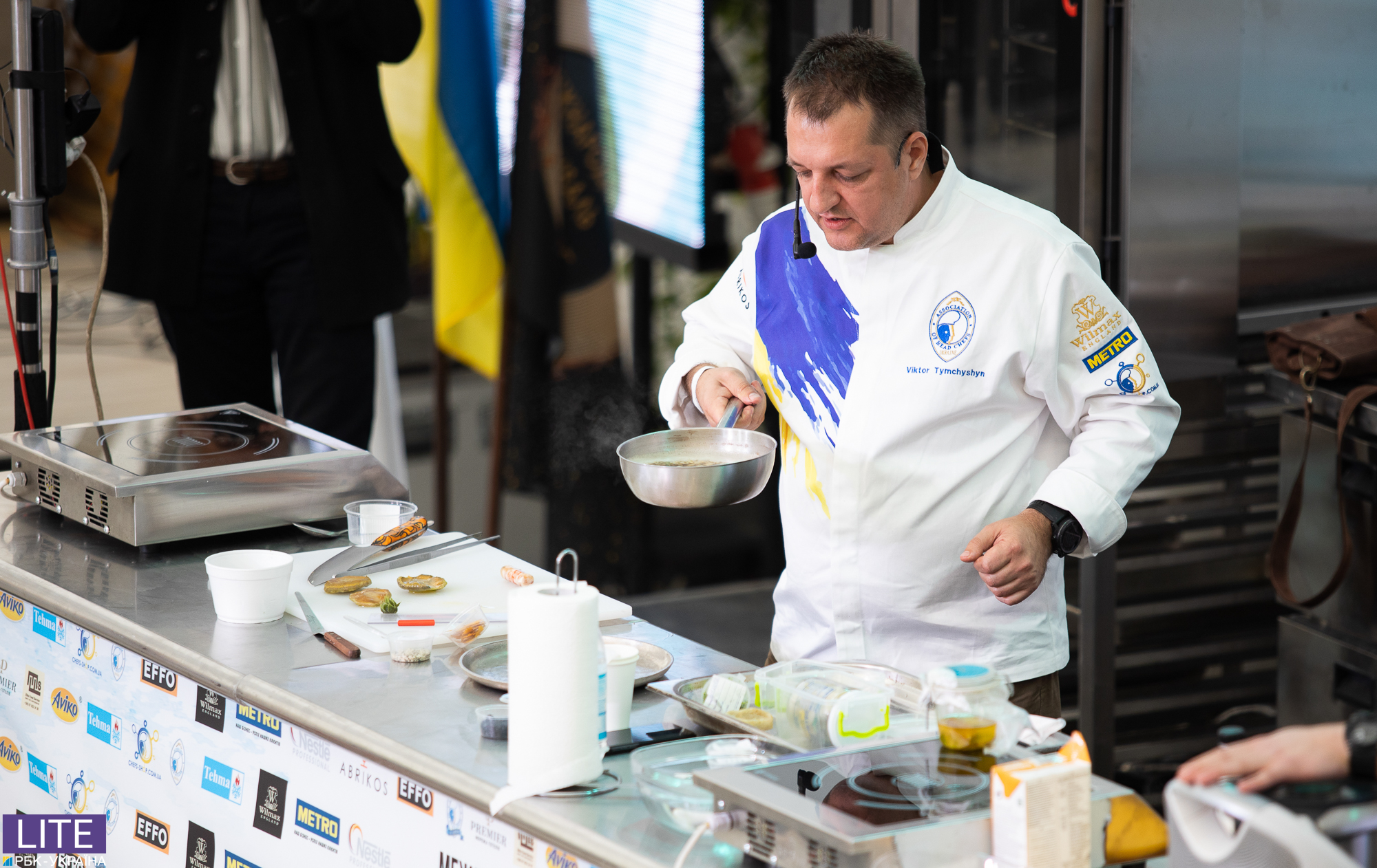 Карпаччо з соняшника і десерт з насіння: відомий шеф-кухар показав різноманітність української кухні