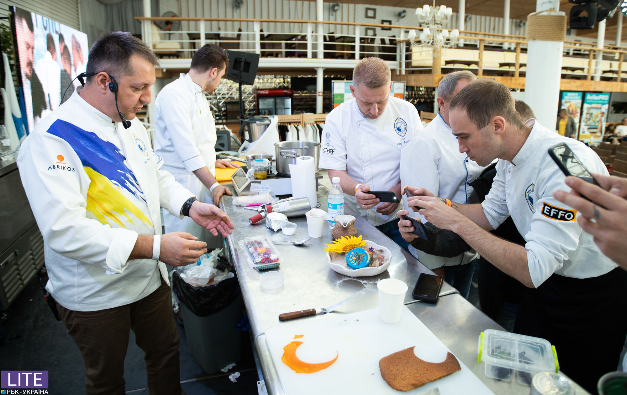 Карпаччо з соняшника і десерт з насіння: відомий шеф-кухар показав різноманітність української кухні