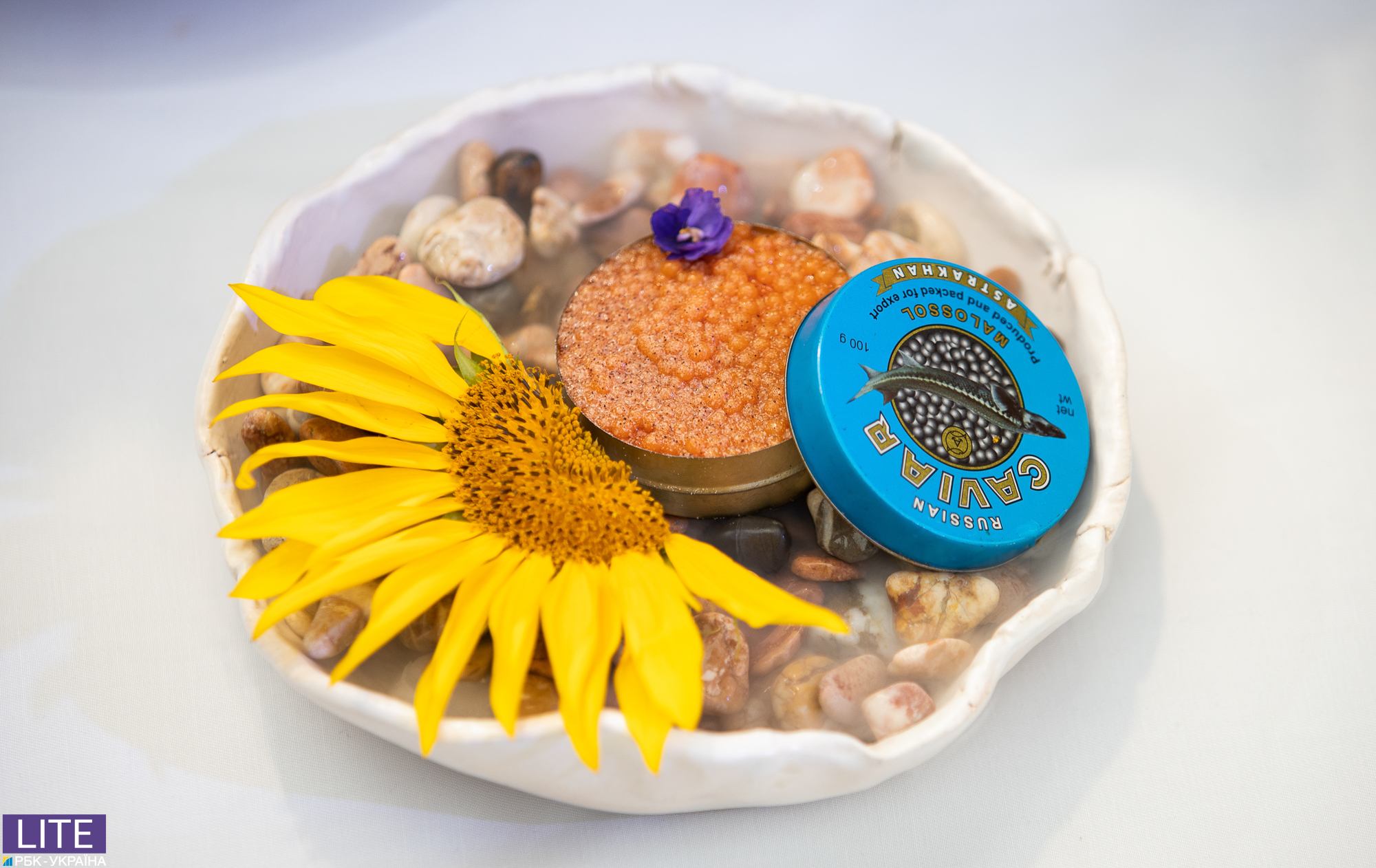 Карпаччо з соняшника і десерт з насіння: відомий шеф-кухар показав різноманітність української кухні