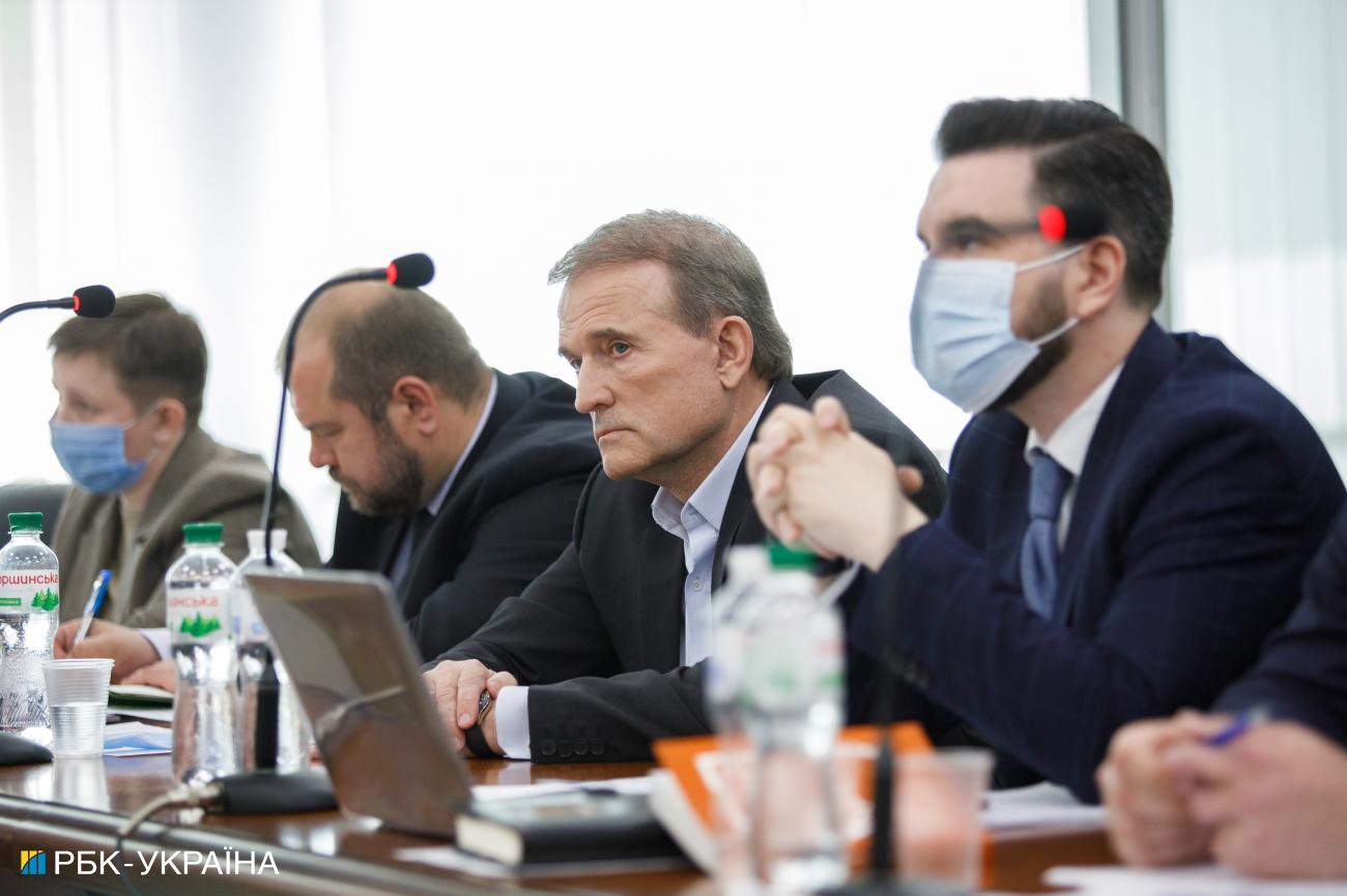 Дело Медведчука. Что происходит с расследованием и чем политик отвечает власти