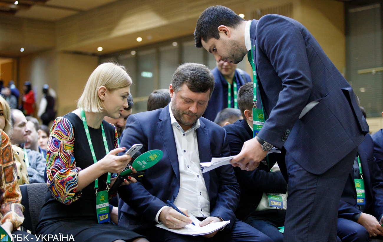 Крок вправо. Як команда президента Зеленського шукає свою ідеологію