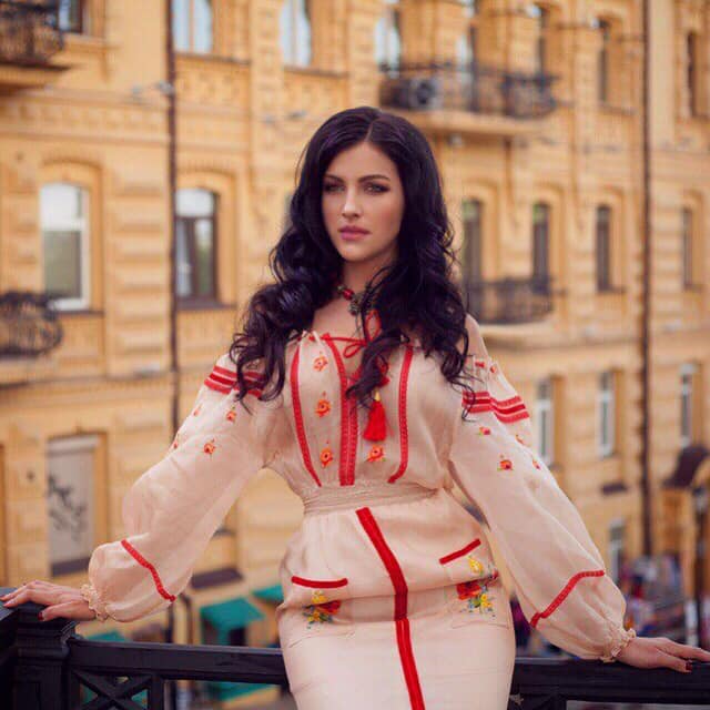 Вышитая традиция: известные украинцы оделись в вышиванки (фото, видео)