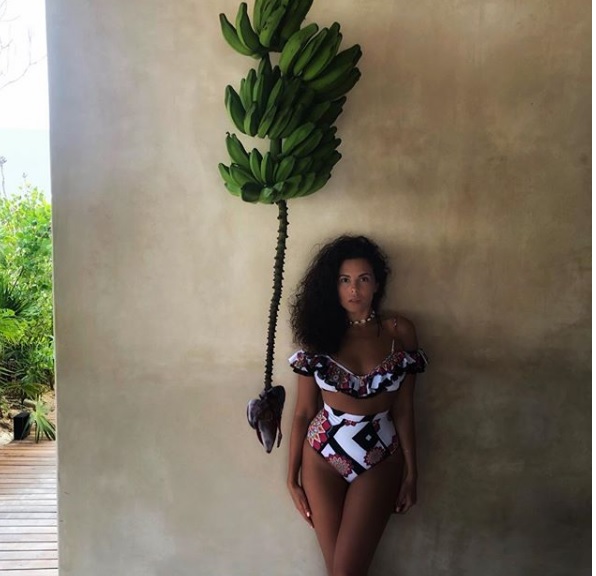 &quot;Соковита-молочна&quot;: фанати Каменських розкритикували тропічну фотосесію співачки