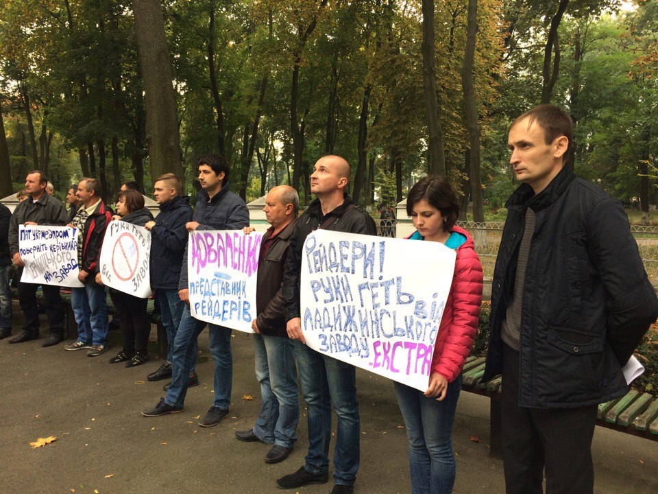 Колектив заводу "Екстра" вимагає повернути керівника Керницького