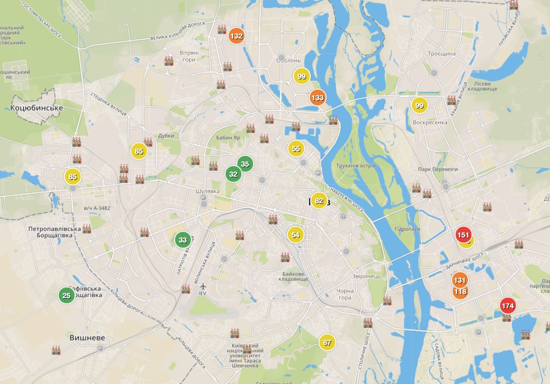 Жителі Києва задихаються від диму і смогу: причини НП і як уникнути отруєння
