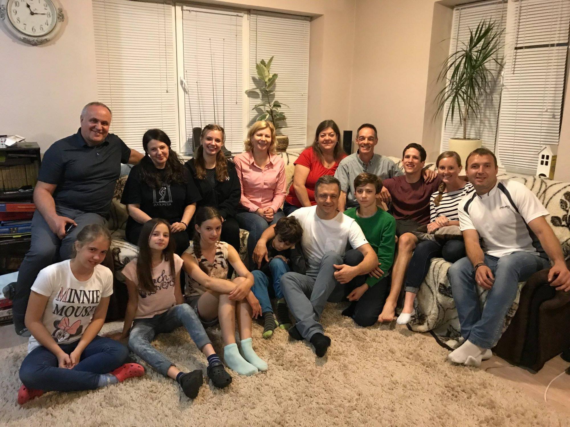 Николай Кулеба с детьми попал в страшную аварию: что известно о его семье