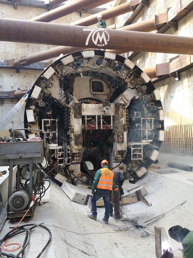 В Киеве готовят запуск метро на Виноградарь: фото и видео изнутри