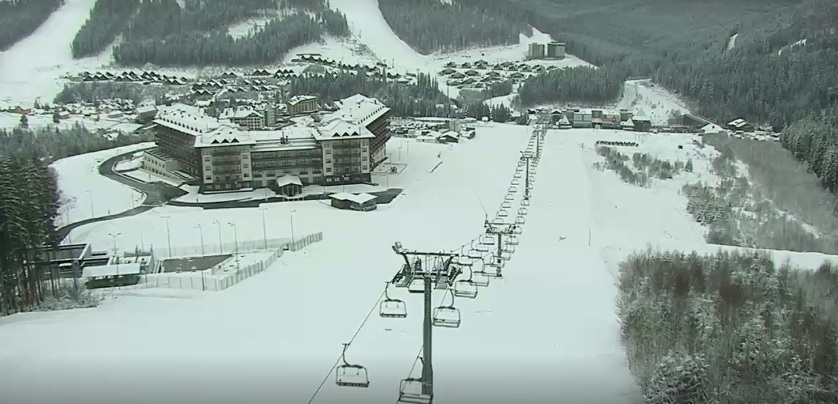 Карпаты засыпало снегом: впечатляющие фото