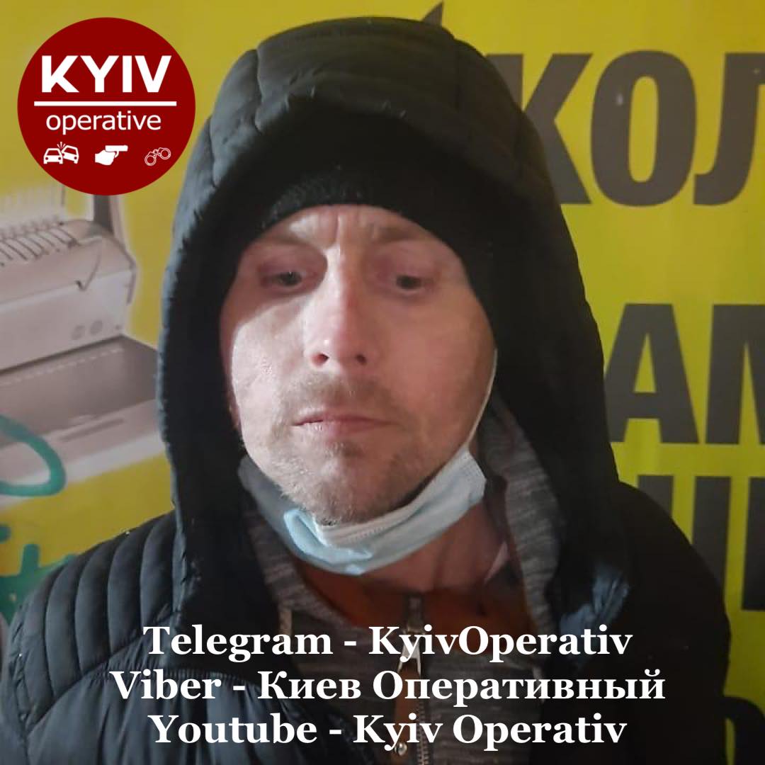 У Києві нахабні злодії обікрали дівчинку на очах у поліцейських (фото)