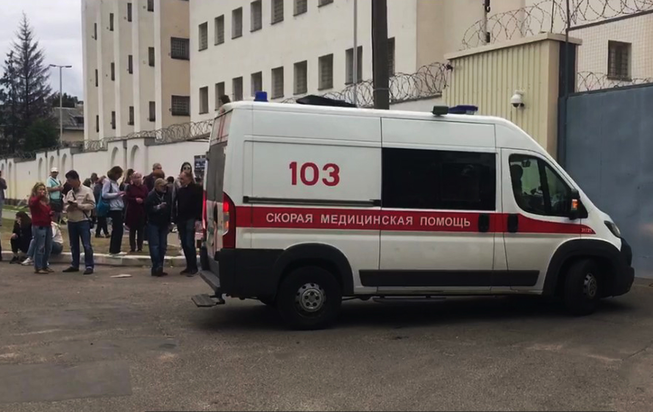 Ланцюг солідарності в Білорусі: силовики почали переходити на бік демонстрантів (фото і відео)