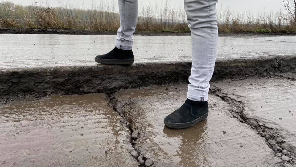 Плити ворушаться ніби живі: українців шокувала траса міжнародного значення