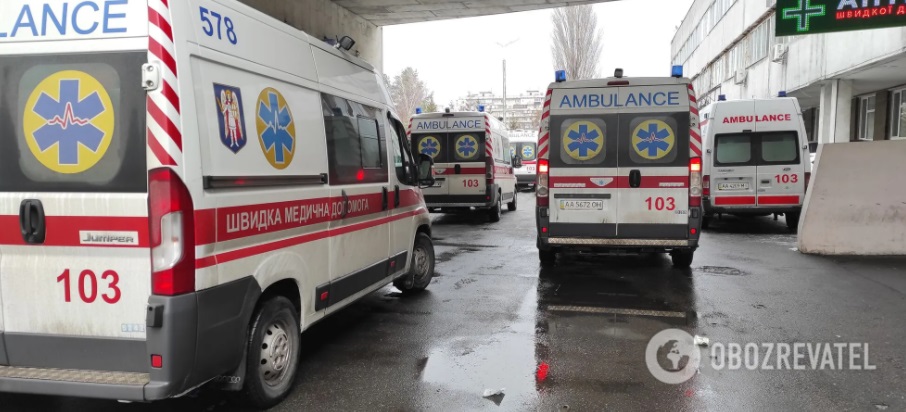 В БСП Киева коллапс из-за гололеда: &quot;скорые&quot; стоят в очереди