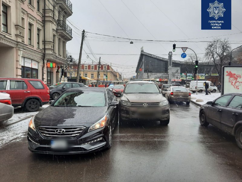 Київ засипає снігом: з'явилися яскраві фото і відео