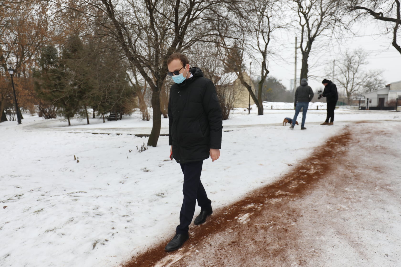 У Львові дороги почали посипати кавовою гущею: українці в подиві