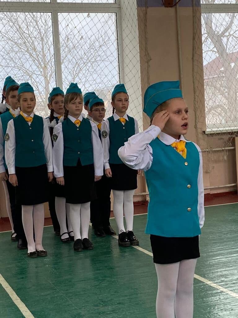 Офіцер ЗСУ показав, як дітей у Криму готують до служби в армії РФ