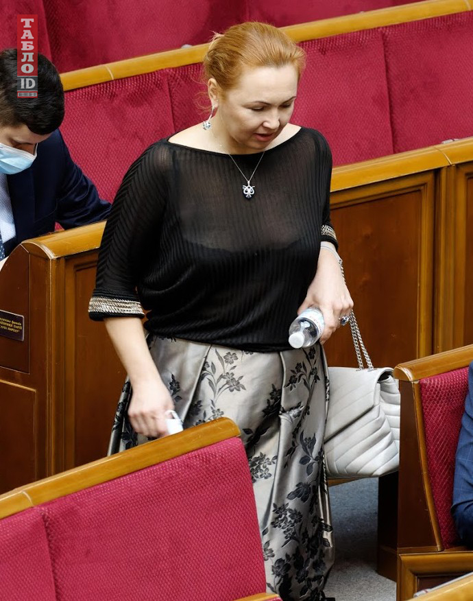 Депутати носять в Раду дорогі брендові сумки: названі захмарні ціни
